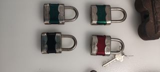 Lote de candados y llaves antiguas