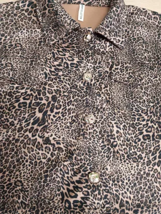 Chaqueta corta estampado leopardo