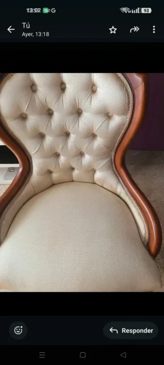 Poltrona vintage imbottita beige e legno