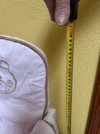 Trona de madera lacada con funda