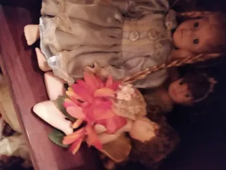 Vecchie bambole in porcellana