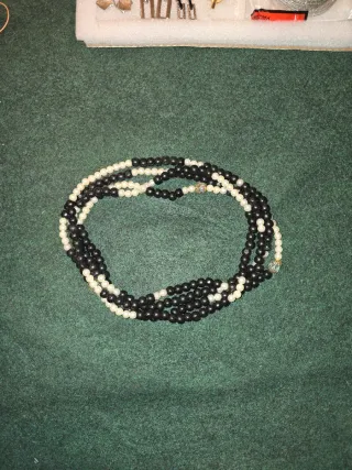 Collar Multihilo Perlas Negras y Blancas