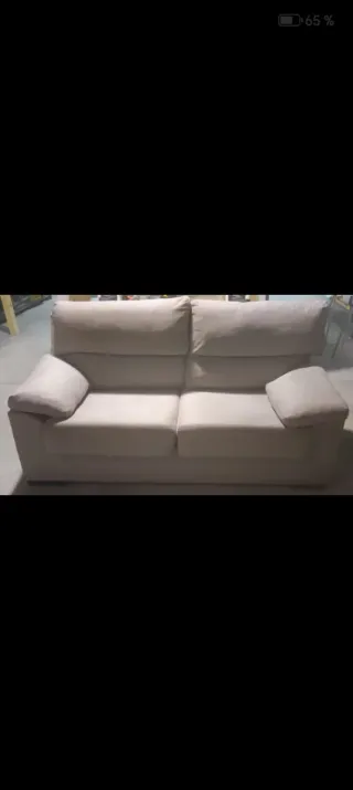 Sofá de 2 plazas en tela beige