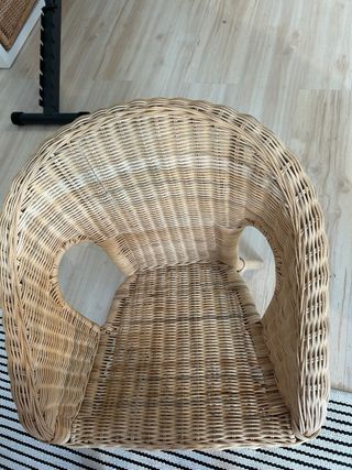 Mesa infantil VTV + 2 silloncitos ratán