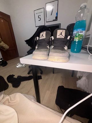 Jordan 4 Negro Gris