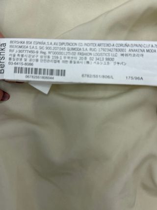 Cazadora beige con capucha de pelo