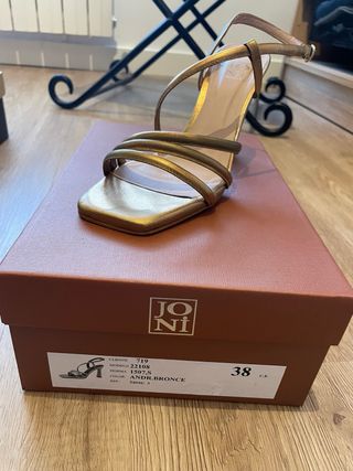 Sandalias tacón oro T38