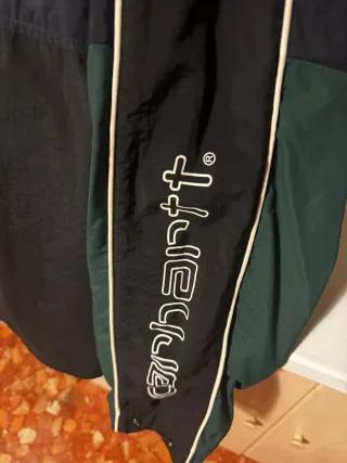 Chaqueta Carhartt Negra y Verde