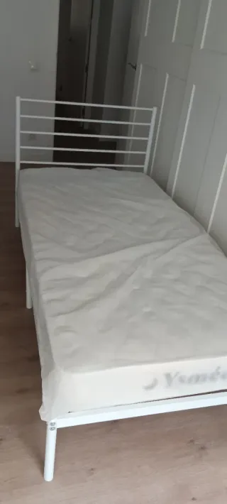 Cama individual metálica blanca