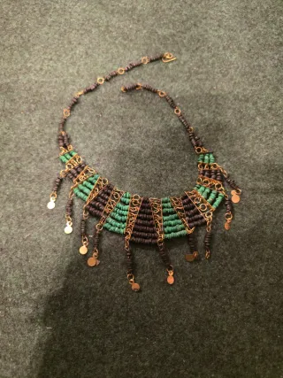 Collar Étnico Cuentas Verdes y Negras