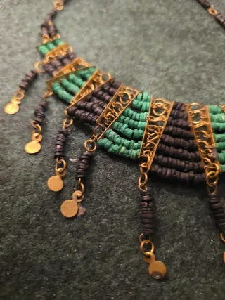 Collar Étnico Cuentas Verdes y Negras