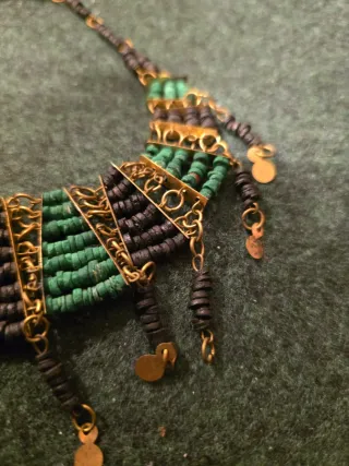 Collar Étnico Cuentas Verdes y Negras