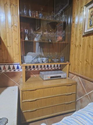 Mueble cristalera con cajonera