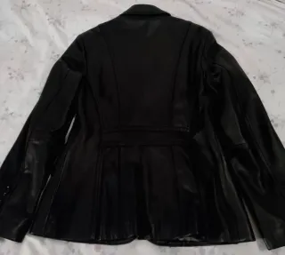 Chaqueta de piel El Corte Inglés negra