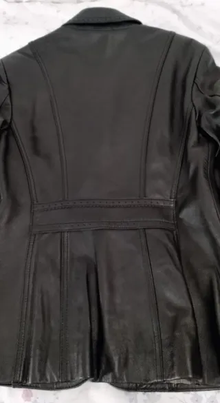 Chaqueta de piel El Corte Inglés negra