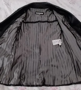 Chaqueta de piel El Corte Inglés negra