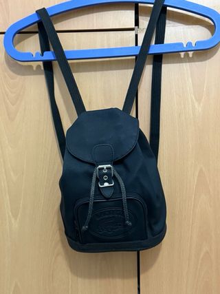 Mochila Lacoste Negra es pequeña