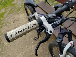 Bicicleta Orbea Morada y Blanca