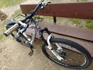 Bicicleta Orbea Morada y Blanca