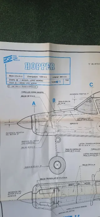 Revista y planos de aviones del Scout