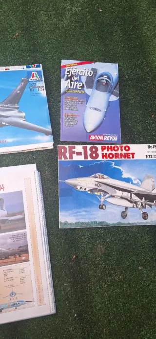 Revista y planos de aviones del Scout