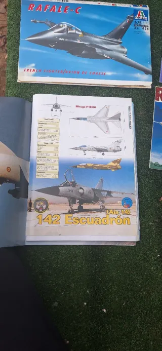 Revista y planos de aviones del Scout