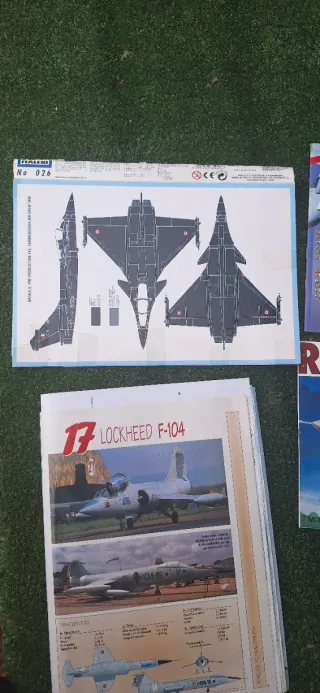 Revista y planos de aviones del Scout