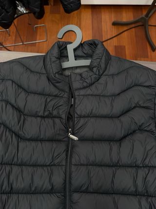 Abrigo acolchado negro