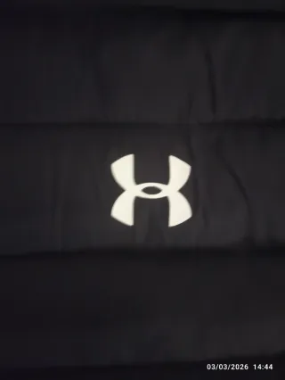Chaqueta Under Armour Negra con Capucha