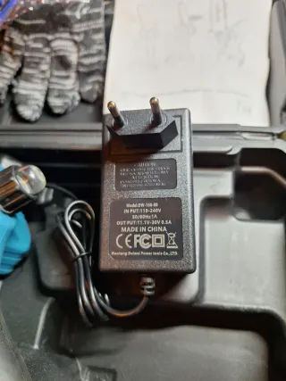 Minisierra eléctrica Jemi 6 + cargador+ dos baterí