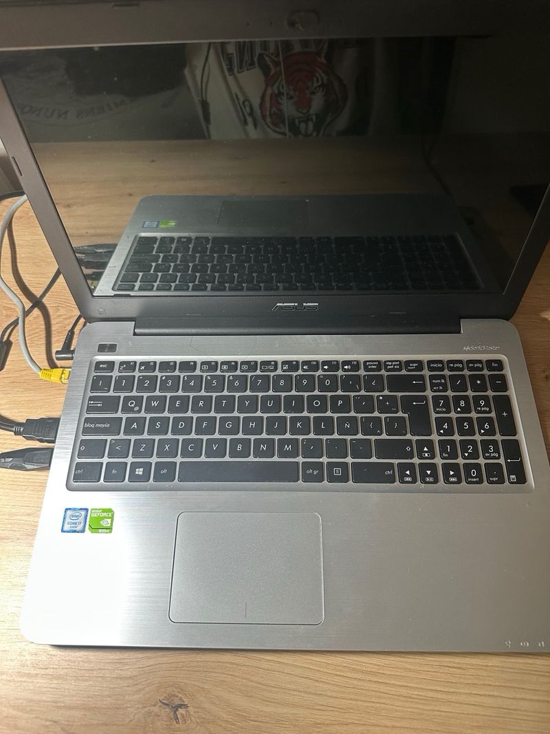 Portátil ASUS X556U afbeelding 2