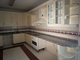 Cocina completa beige y gris