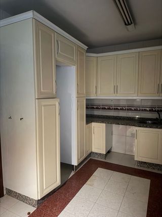 Cocina completa beige y gris