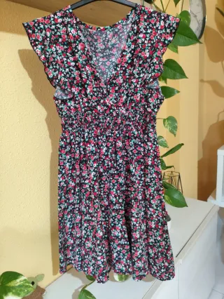 Vestido floral negro y rojo