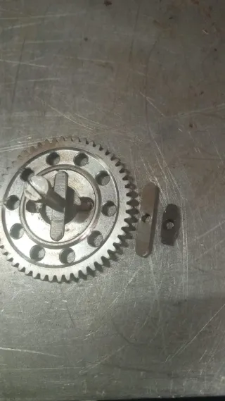 Reparación y mantenimiento de carretes de pesca