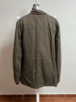 Chaquetón marrón estilo militar