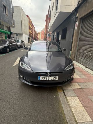 Tesla Model S - Super Carga gratuita de por vida.