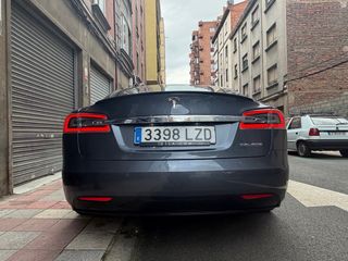 Tesla Model S - Super Carga gratuita de por vida.