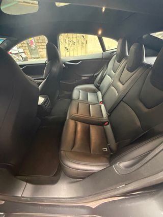 Tesla Model S - Super Carga gratuita de por vida.