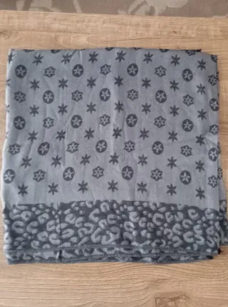 Sciarpa donna fantasia leopardata e floreale