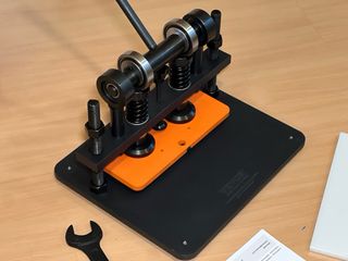 Máquina Troqueladora y Estampadora de Cuero Manual