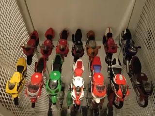 Motos a escala 1:43