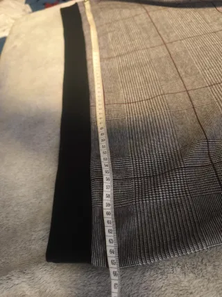 Camiseta de cuadros gris y roja