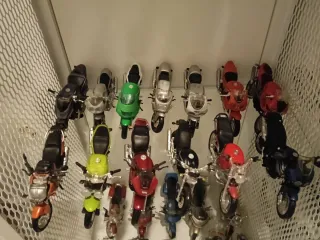 Motos a escala 1:43
