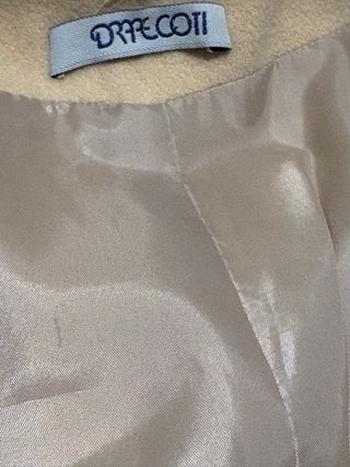 Abrigo largo mujer beige con detalles en marrón