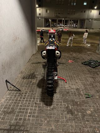 Honda Motocross Roja y Amarilla año 2013 450