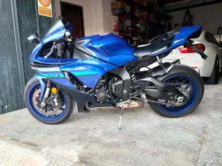 Yamaha R1 Azul