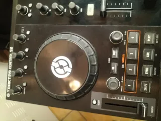 Controlador DJ Traktor Kontrol S2