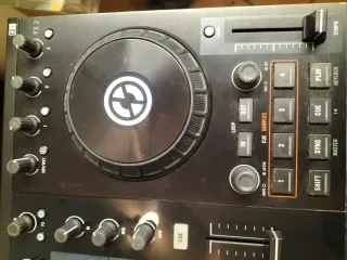 Controlador DJ Traktor Kontrol S2