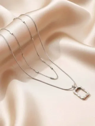 Cajita de regalo con accesorios de belleza